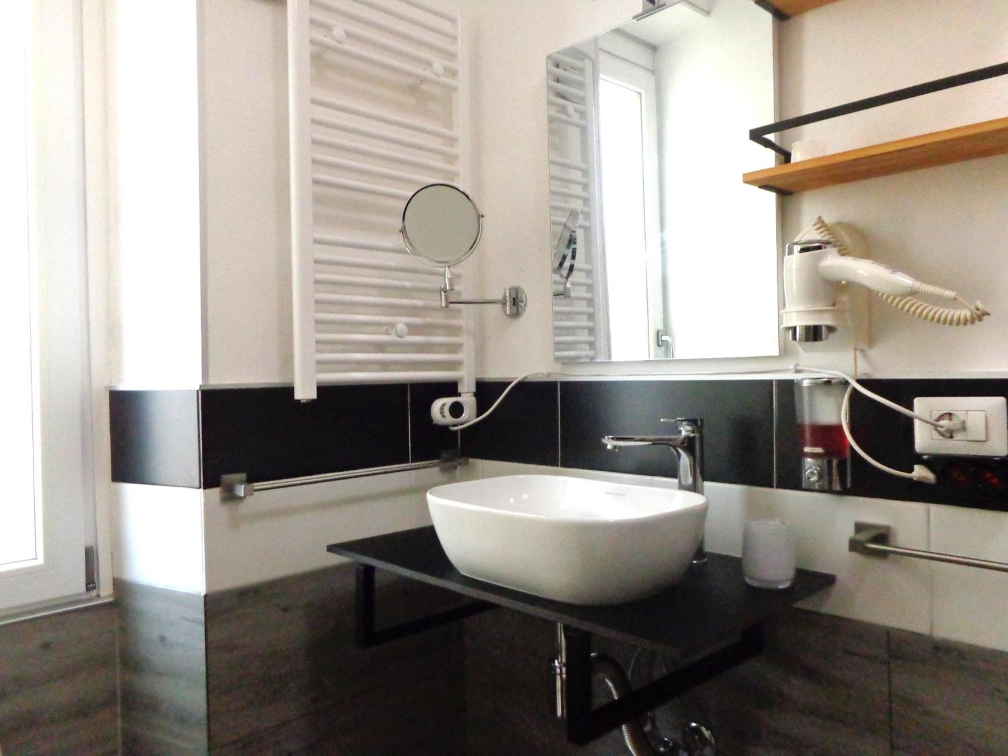 Chloe'S Rooms Кальяри Экстерьер фото